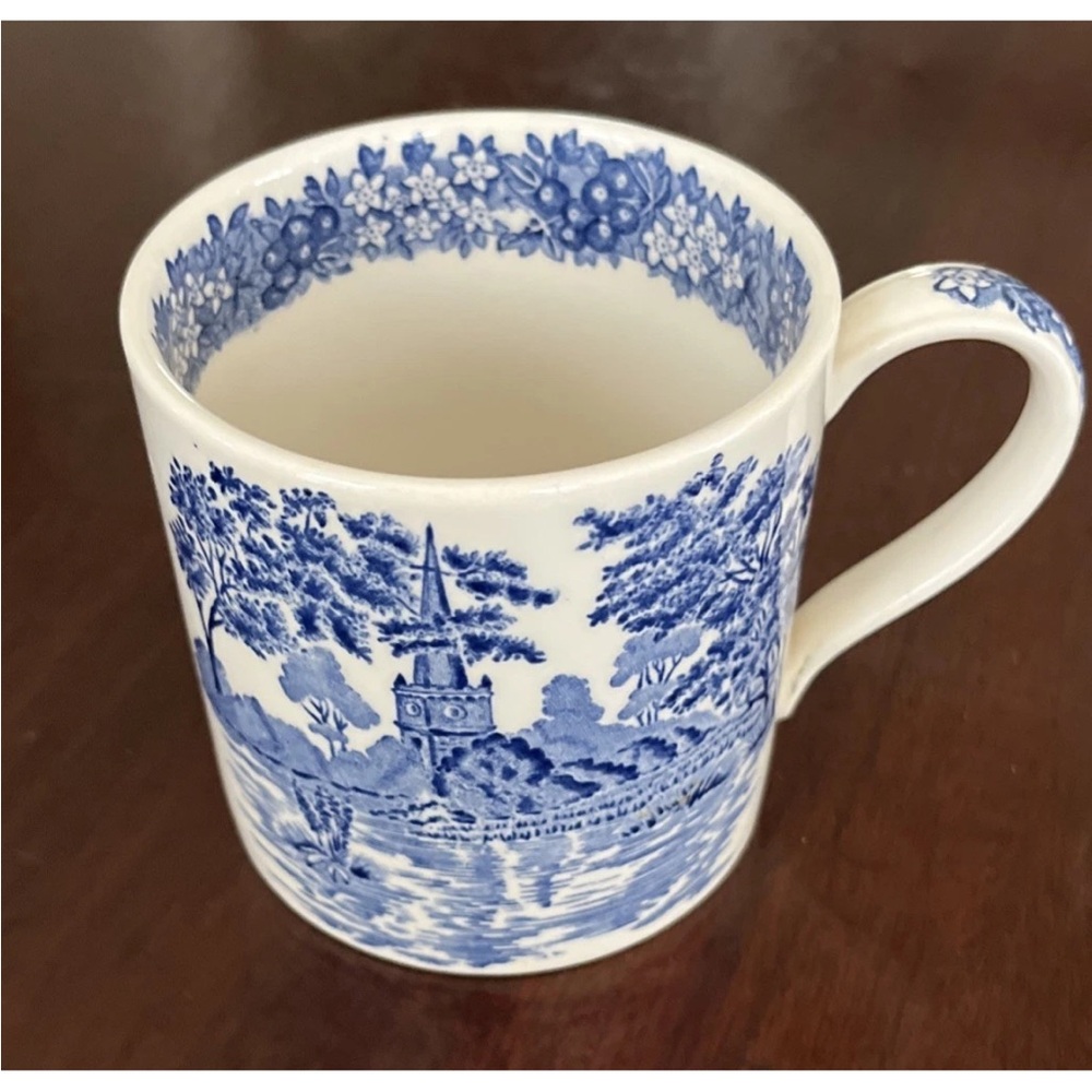 NWOT Wedgwood Romantic England Holy Trinity Church Stratford-on-Avon Blue Mug.